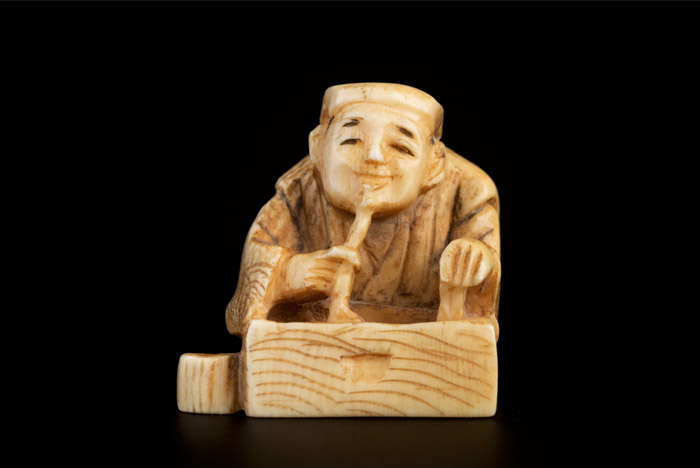 Rotation of Netsuke sculpture