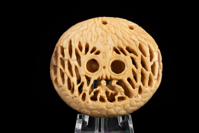 Rotation of Netsuke sculpture